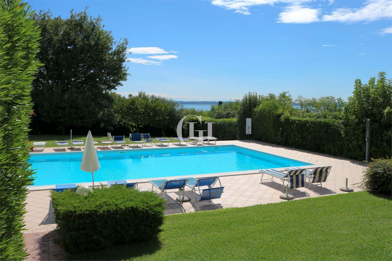 Апартаменты у озера Гарда, Италия, 85 м2 фото 1