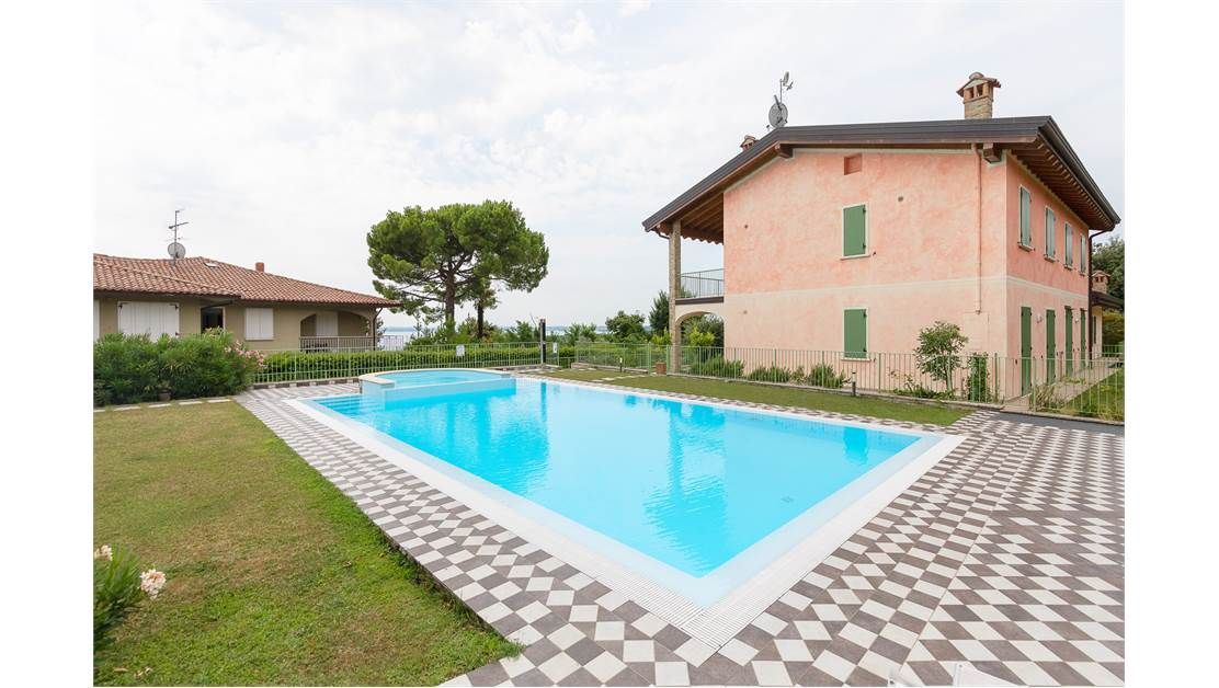 Квартира у озера Гарда, Италия, 100 м2 фото 1