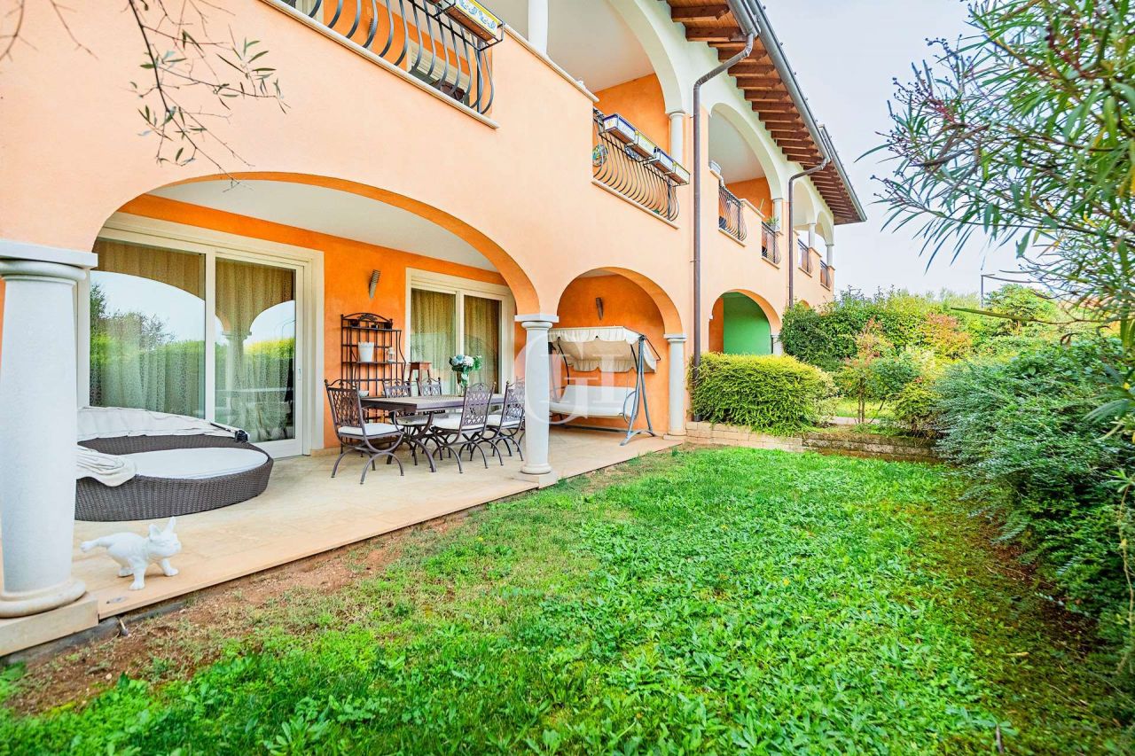 Апартаменты у озера Гарда, Италия, 87 м2 фото 1