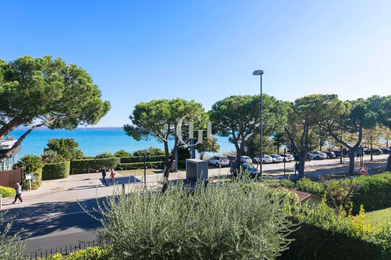 Апартаменты у озера Гарда, Италия, 45 м2 фото 1
