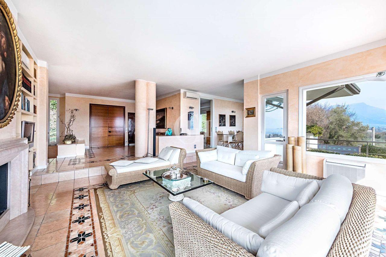 Вилла у озера Гарда, Италия, 550 м2 фото 2