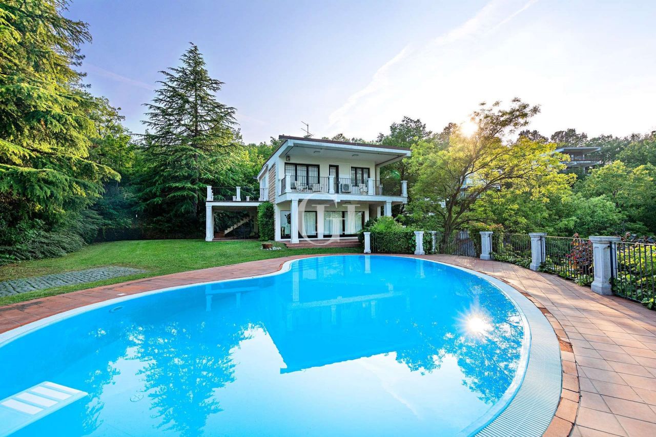 Вилла у озера Гарда, Италия, 250 м2 фото 1