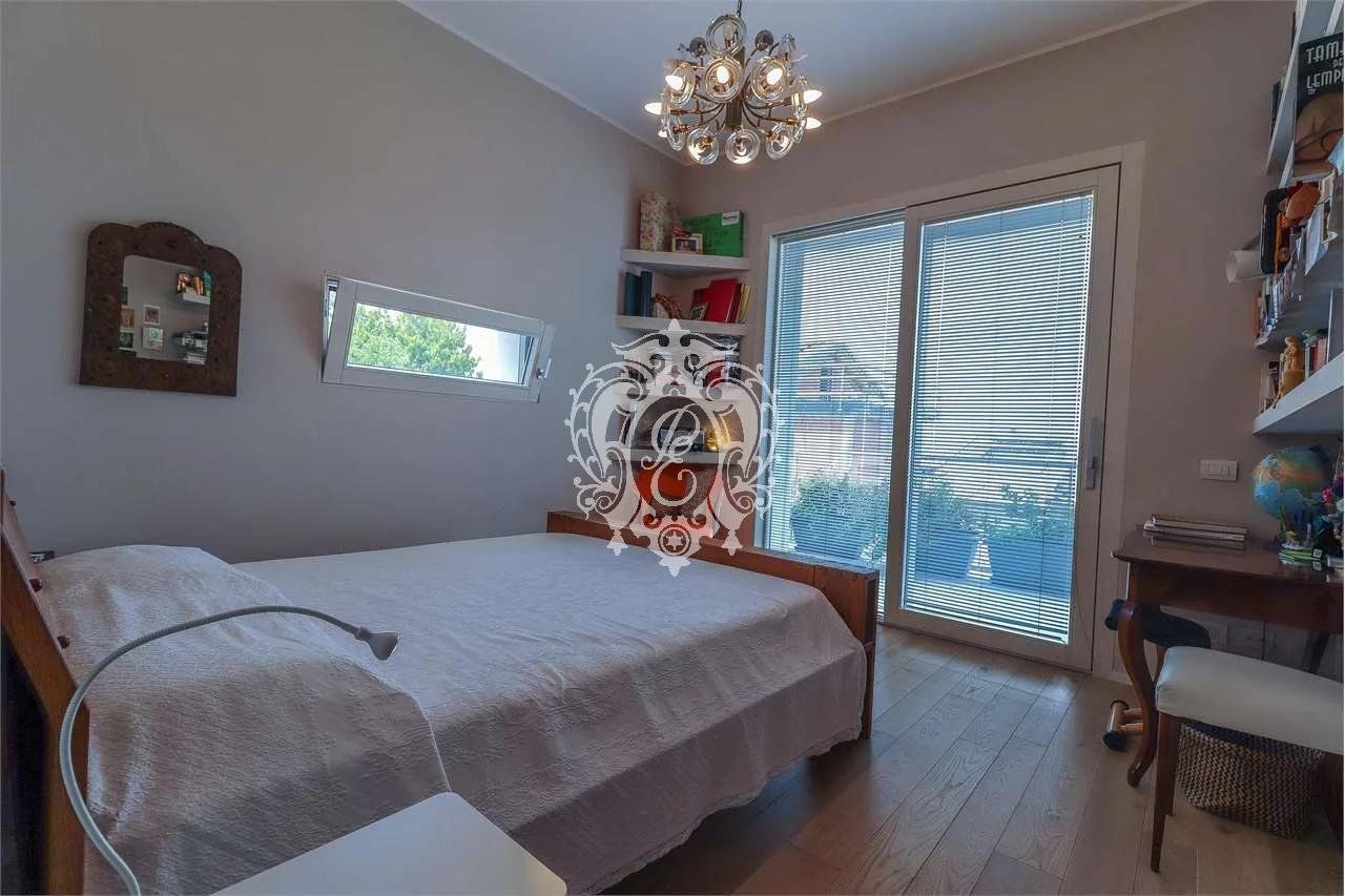 Вилла в Дезенцано-дель-Гарда, Италия, 500 м2 фото 5