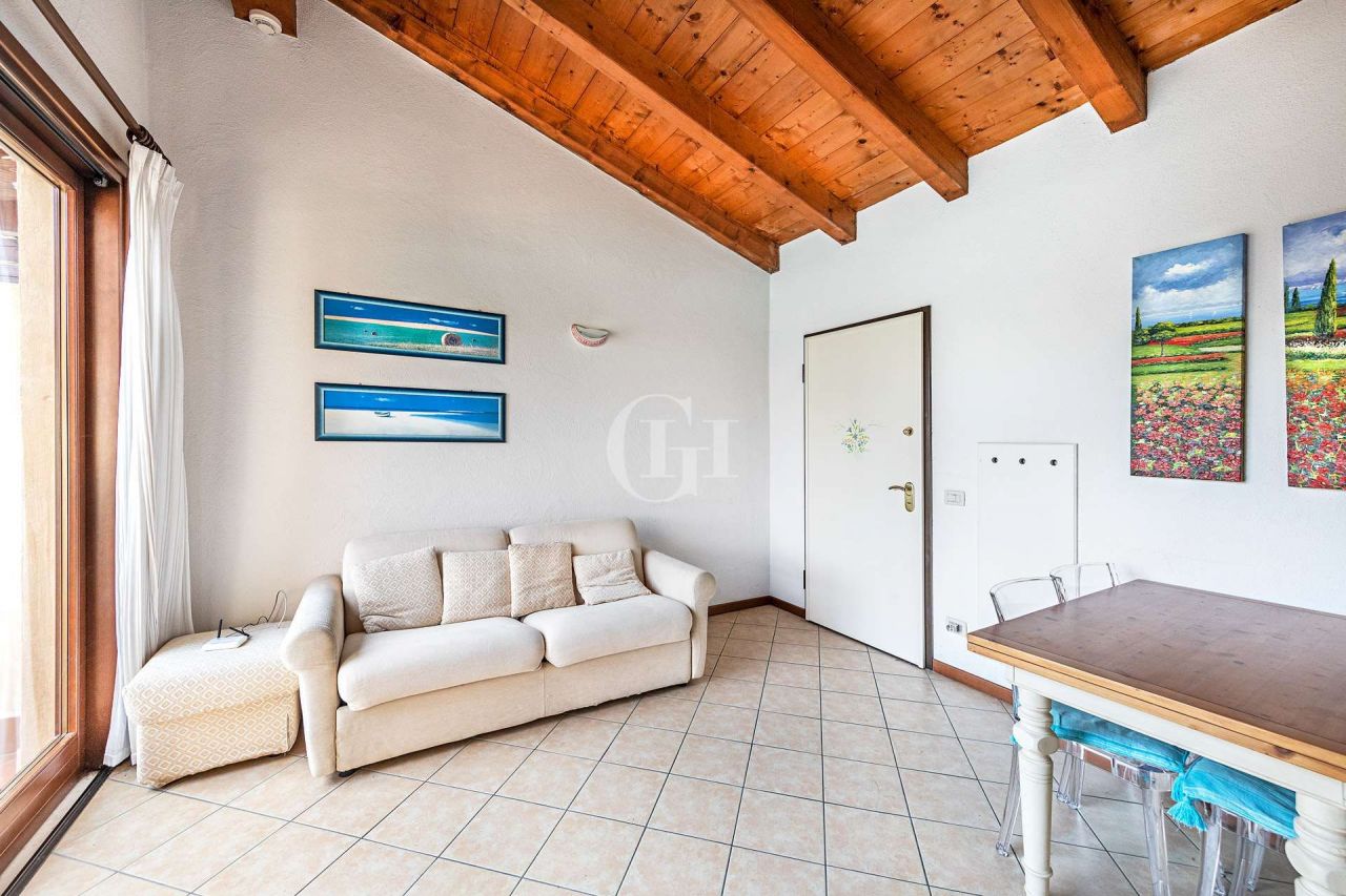 Апартаменты у озера Гарда, Италия, 65 м2 фото 2