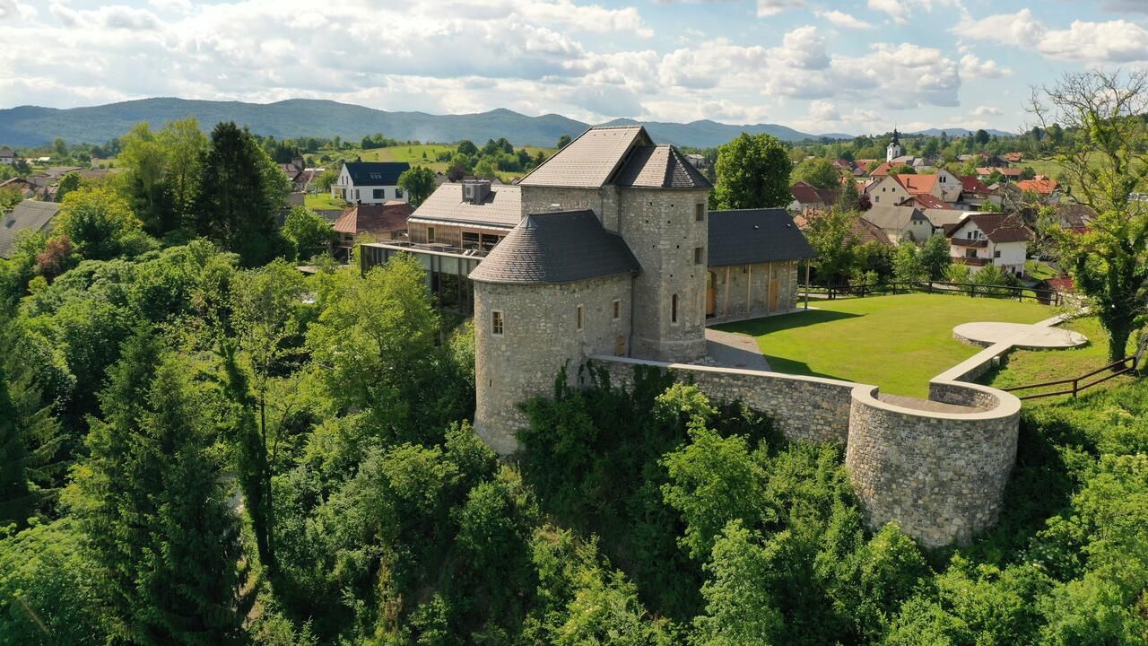 Замок в Чрномеле, Словения, 1 250 м2 фото 1