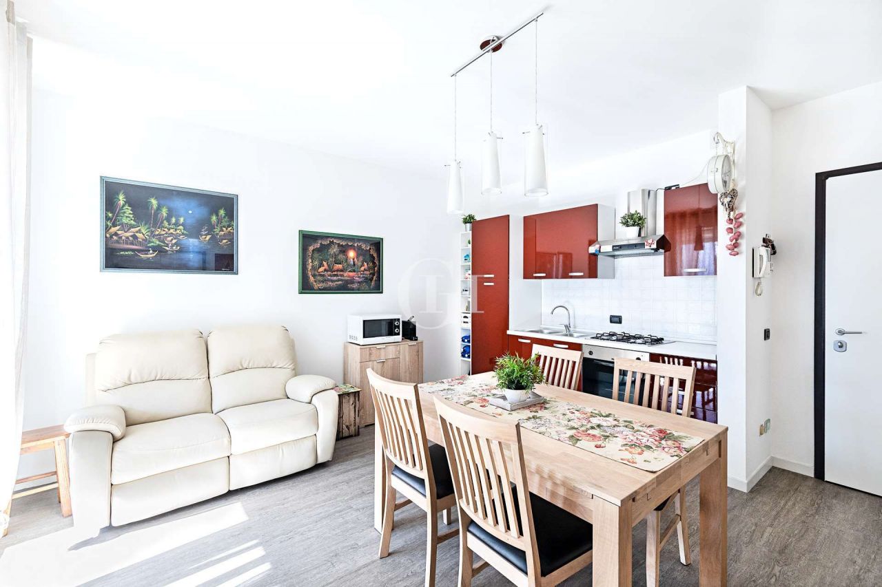 Квартира у озера Гарда, Италия, 55 м2 фото 1