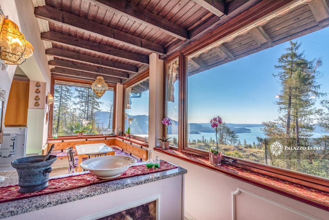 Вилла у озера Маджоре, Италия, 270 м2 фото 2