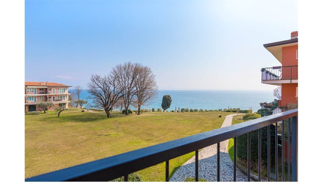 Квартира у озера Гарда, Италия, 95 м2 фото 4