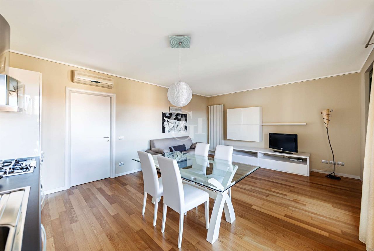 Апартаменты у озера Гарда, Италия, 75 м2 фото 1