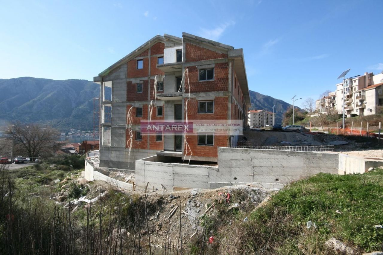 Апартаменты в Доброте, Черногория, 31 м2 фото 2