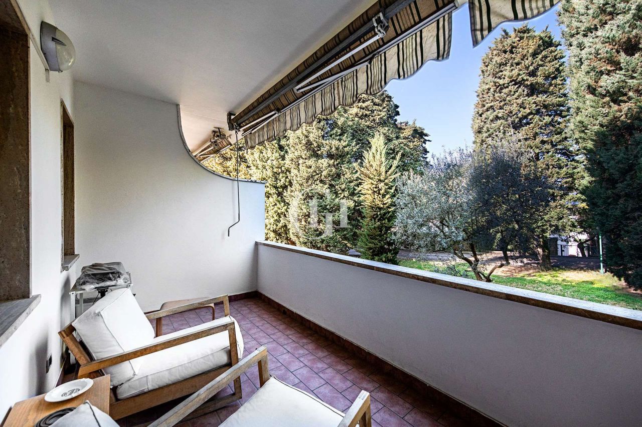 Квартира у озера Гарда, Италия, 78 м2 фото 1