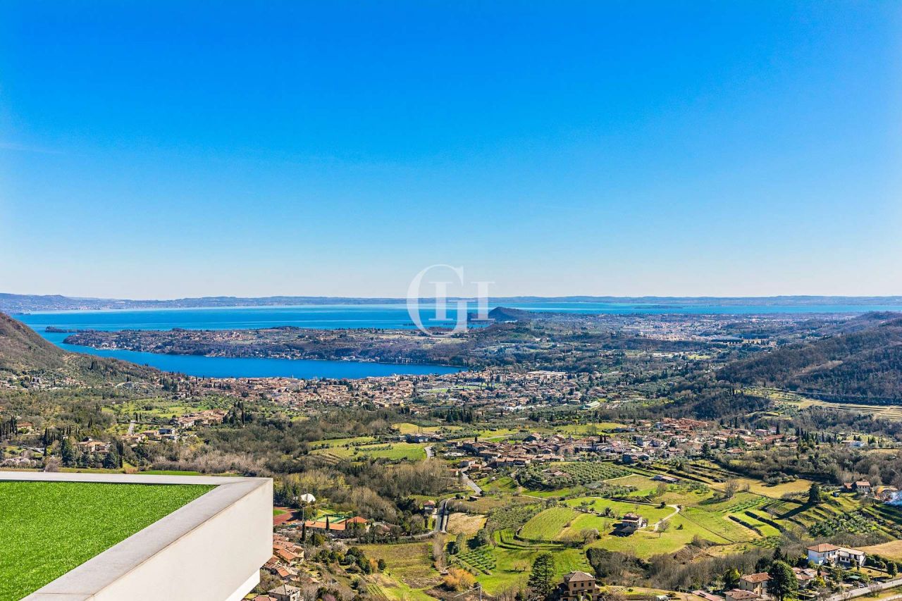 Вилла у озера Гарда, Италия, 370 м2 фото 1