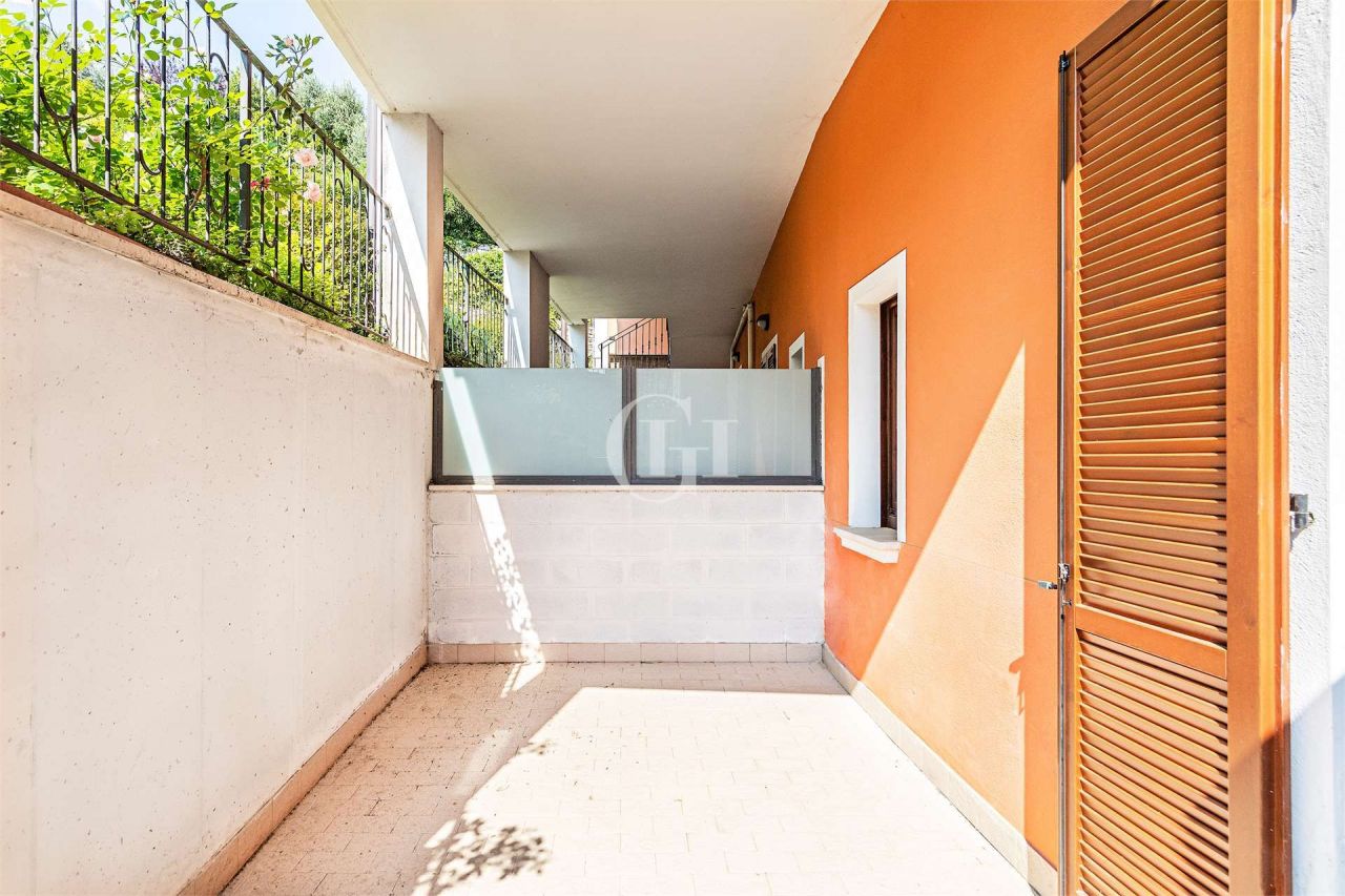 Квартира у озера Гарда, Италия, 60 м2 фото 4