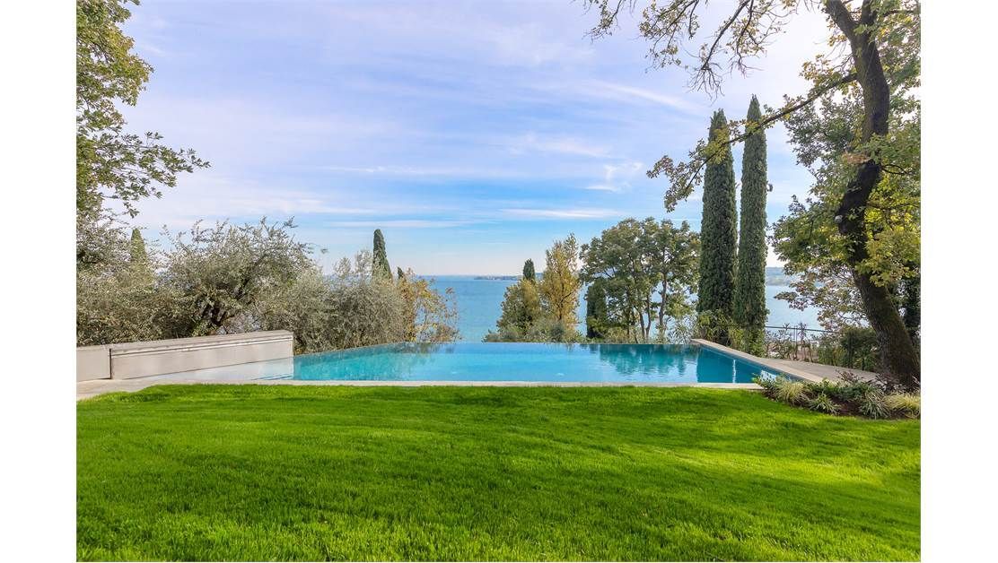 Поместье у озера Гарда, Италия, 600 м2 фото 2