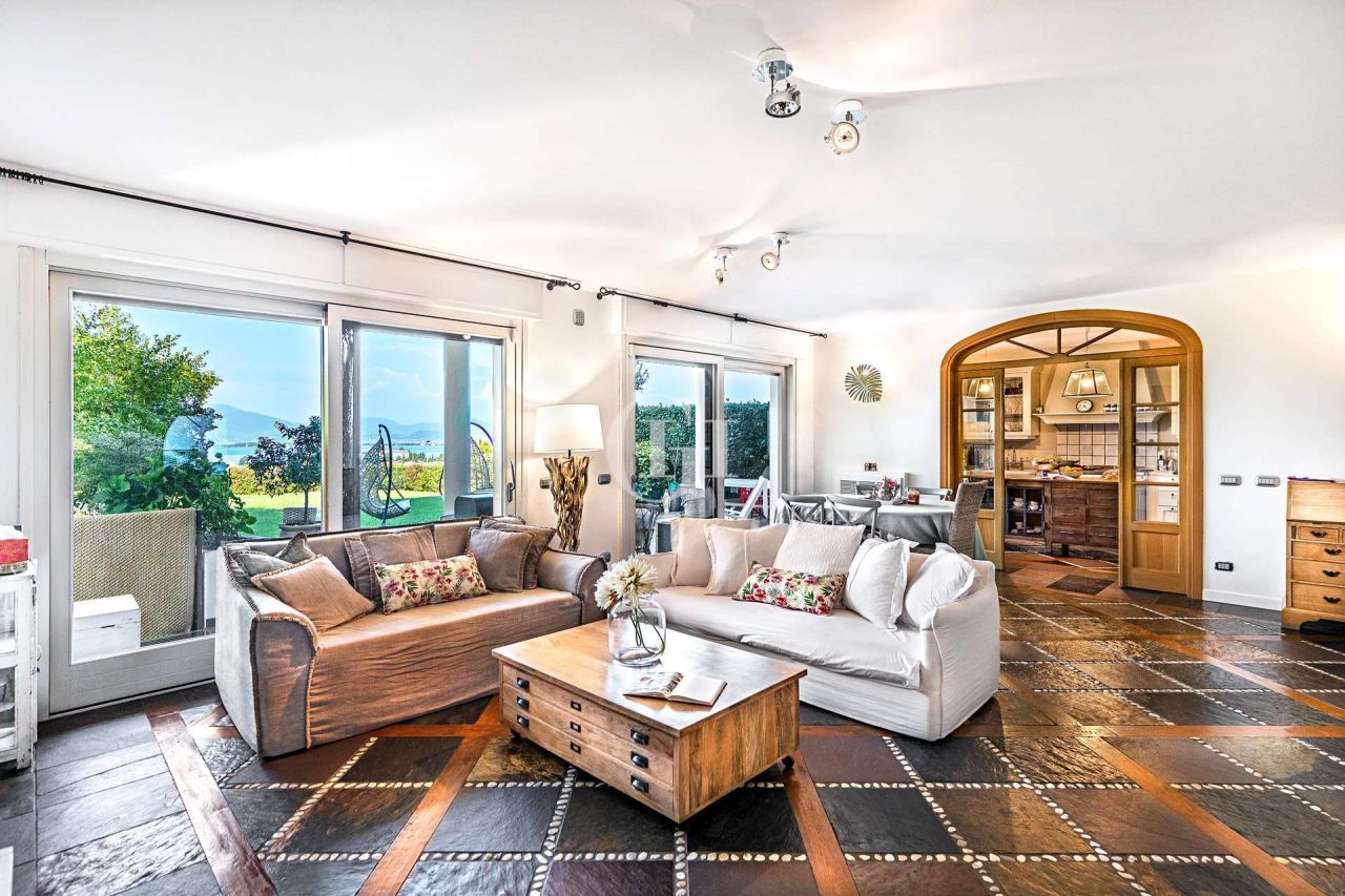 Апартаменты у озера Гарда, Италия, 240 м2 фото 3