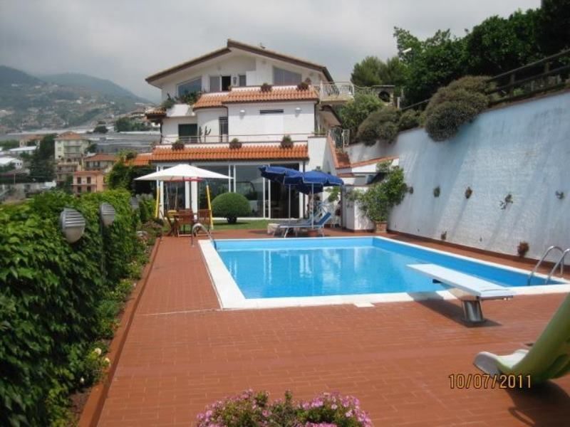 Вилла в Сан-Ремо, Италия, 450 м2 фото 2