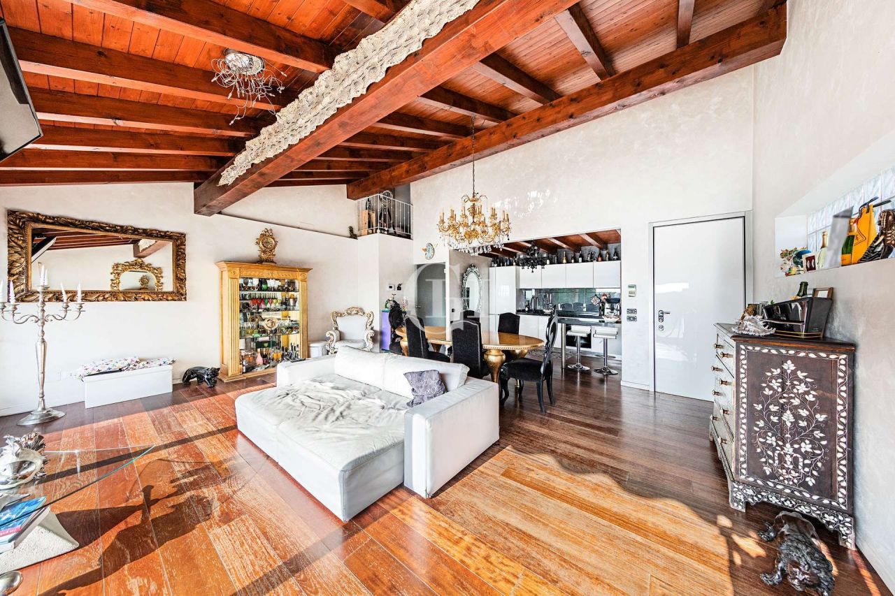 Вилла у озера Гарда, Италия, 180 м2 фото 3