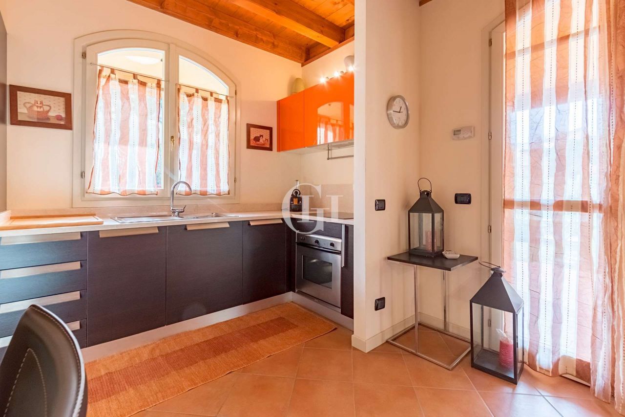 Апартаменты у озера Гарда, Италия, 105 м2 фото 3