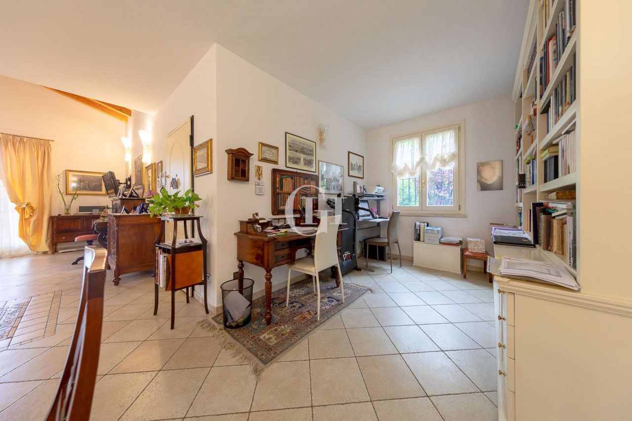 Вилла у озера Гарда, Италия, 500 м2 фото 4
