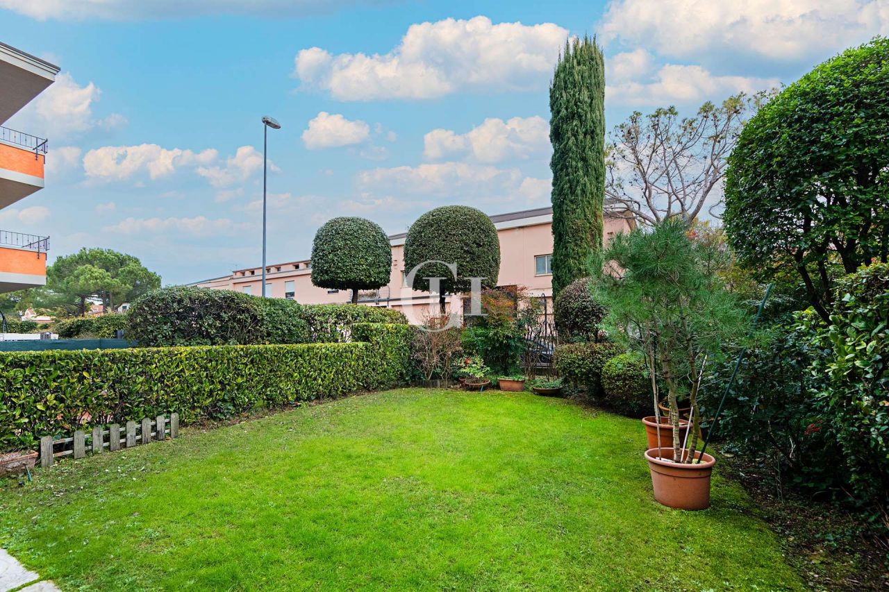 Квартира у озера Гарда, Италия, 60 м2 фото 4