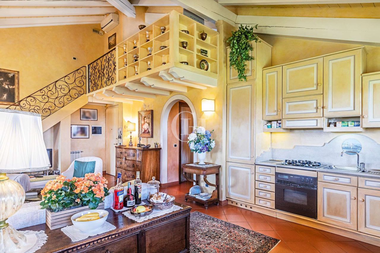 Апартаменты у озера Гарда, Италия, 180 м2 фото 2