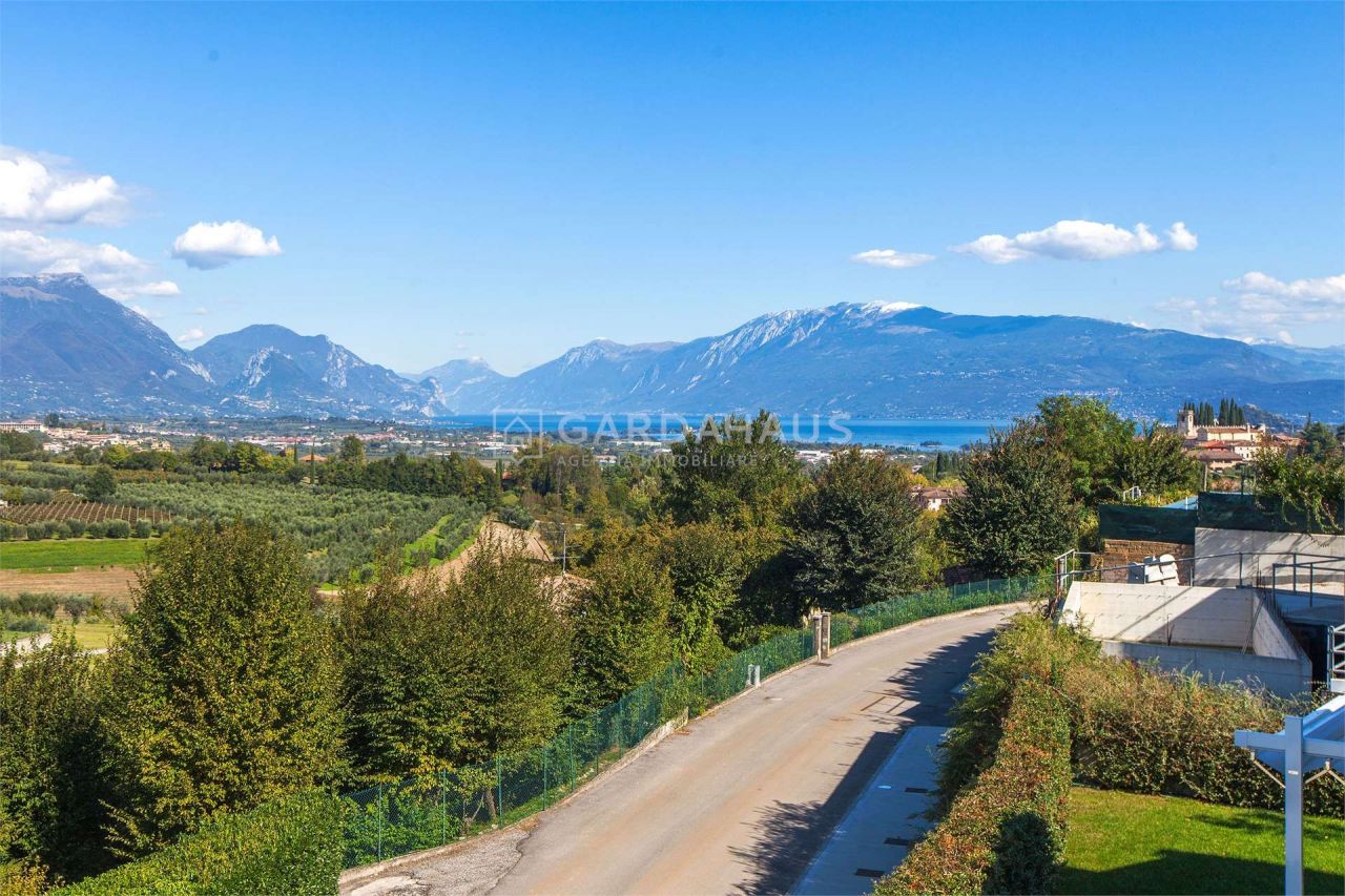 Вилла у озера Гарда, Италия, 685 м2 фото 4