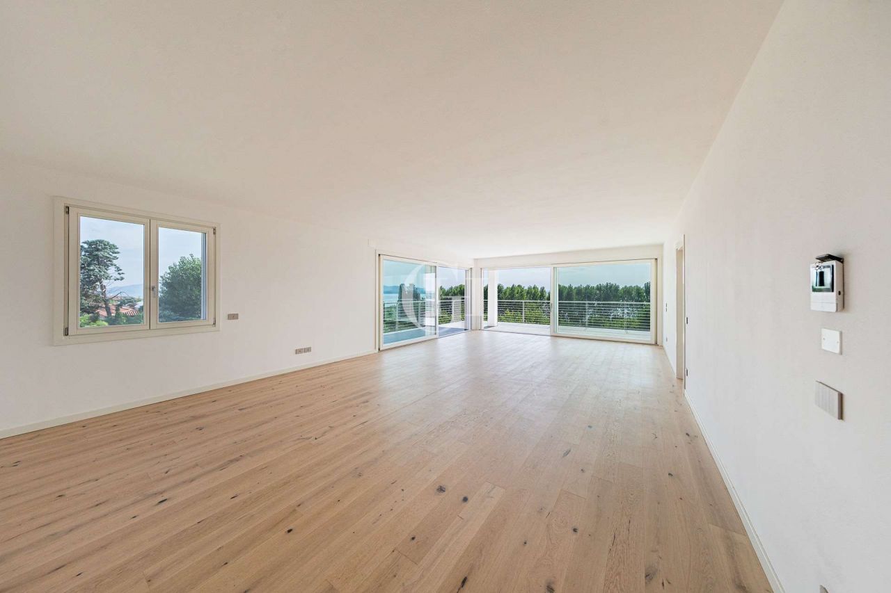 Пентхаус у озера Гарда, Италия, 160 м2 фото 2