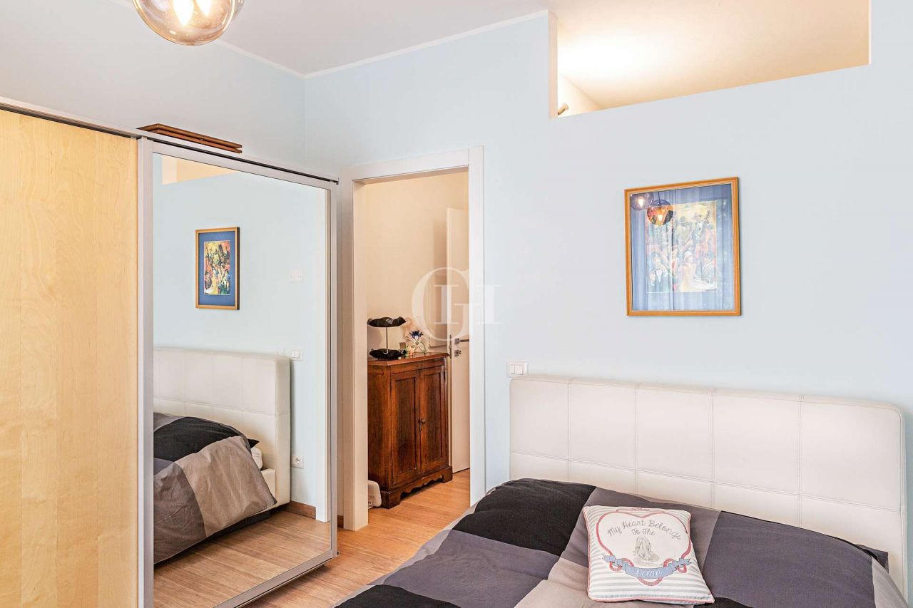 Квартира у озера Гарда, Италия, 170 м2 фото 3