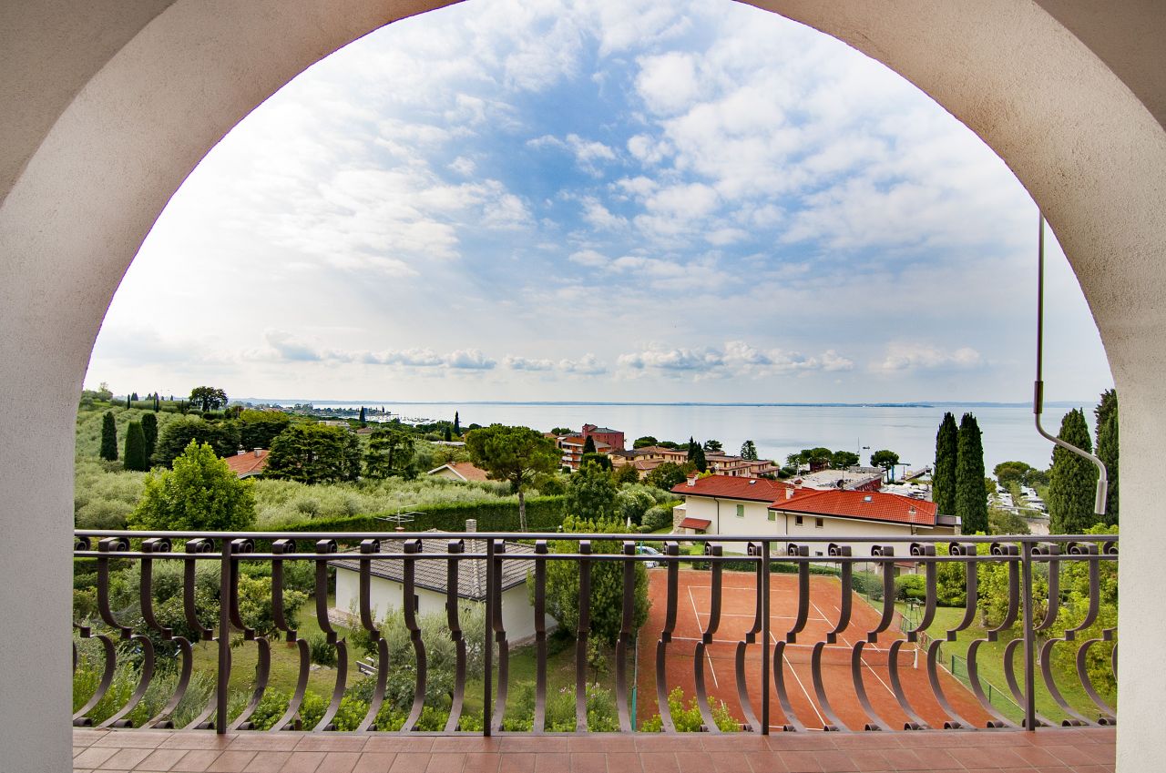Вилла у озера Гарда, Италия, 445 м2 фото 4