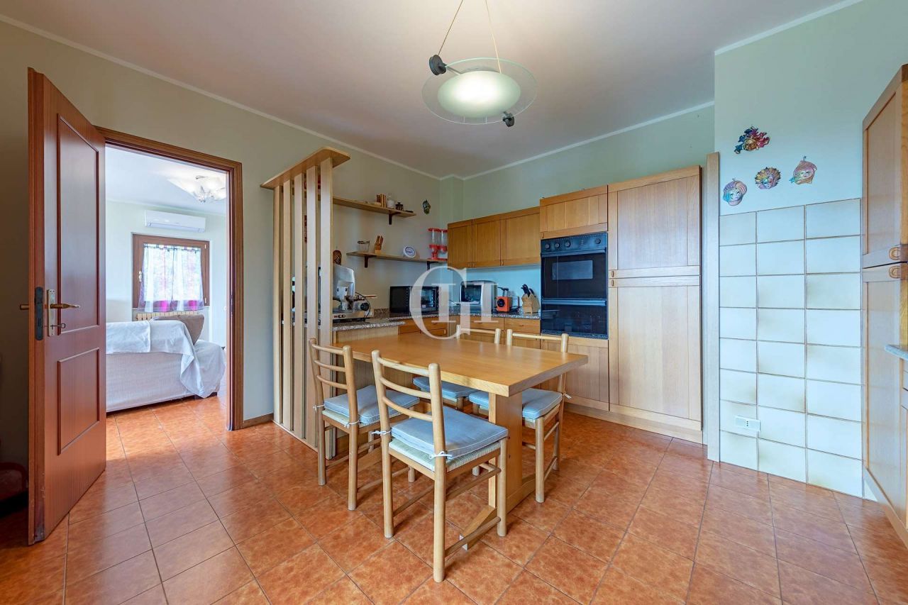 Вилла у озера Гарда, Италия, 350 м2 фото 5