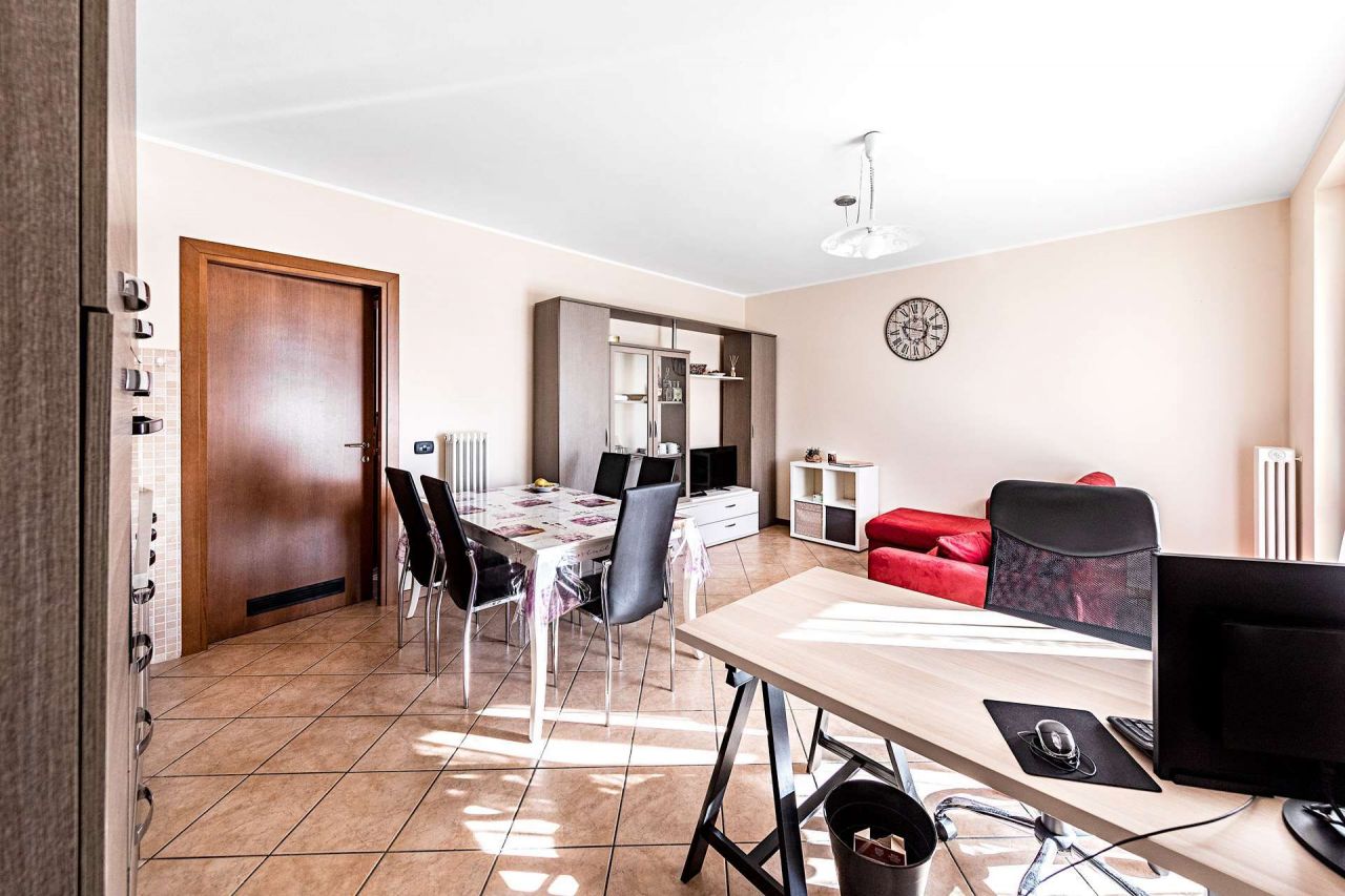 Квартира у озера Гарда, Италия, 55 м2 фото 3
