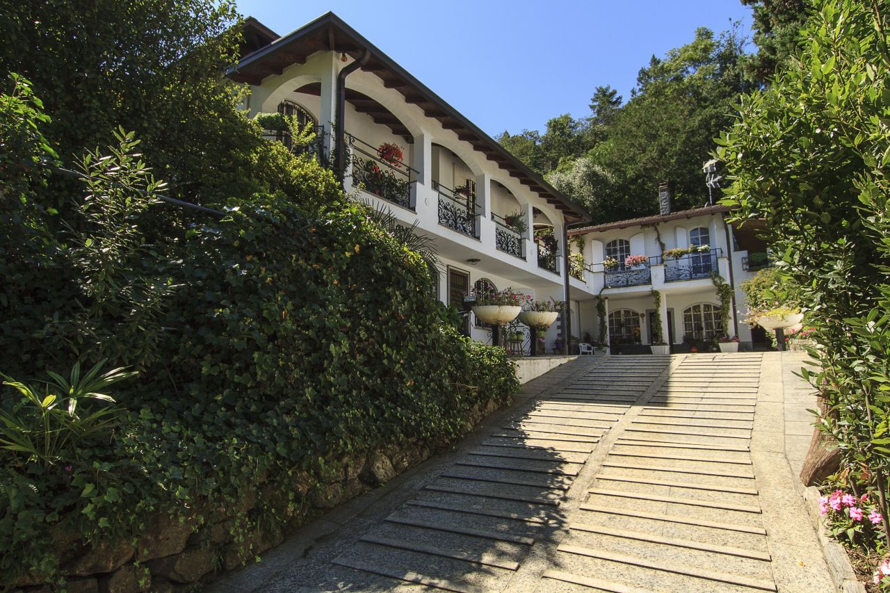 Вилла в Ароне, Италия, 300 м2 фото 2
