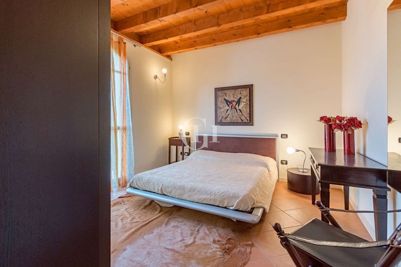 Апартаменты у озера Гарда, Италия, 105 м2 фото 4