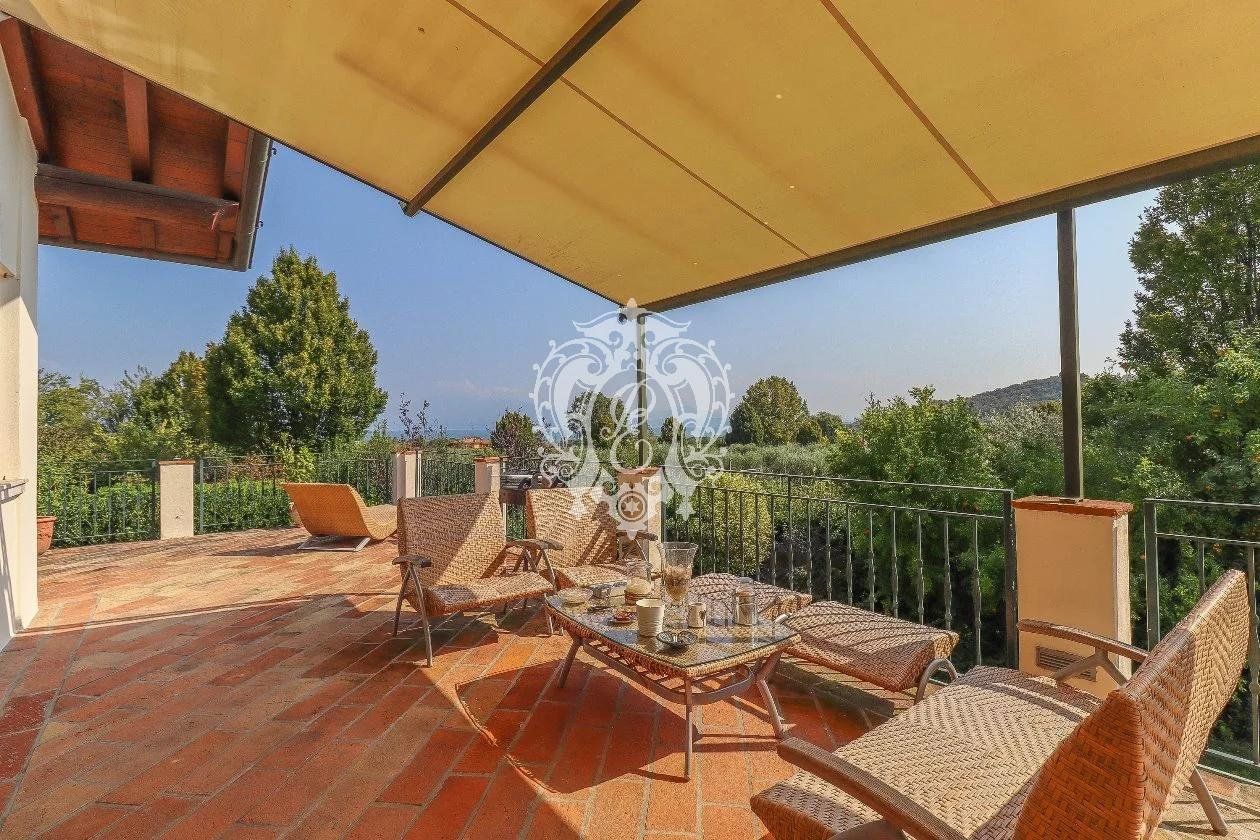 Вилла в Паденге-суль-Гарде, Италия, 300 м2 фото 3