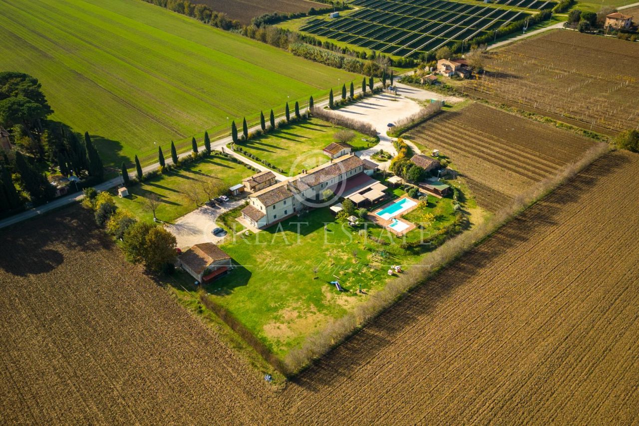Дом Bastia Umbra, Италия, 1 177.5 м2 фото 4
