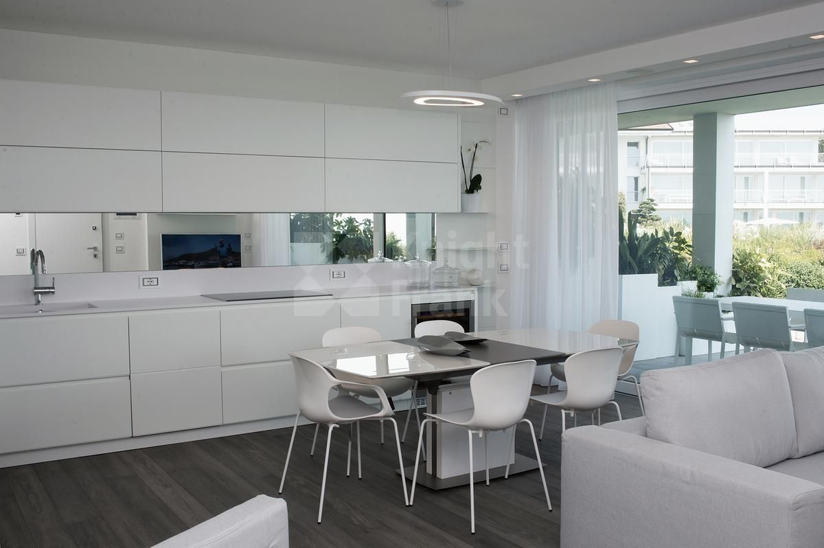 Квартира у озера Гарда, Италия, 84 м2 фото 3