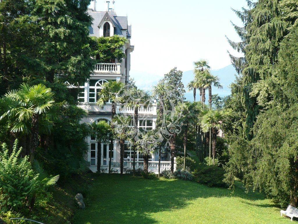 Вилла в Луино, Италия, 800 м2 фото 1