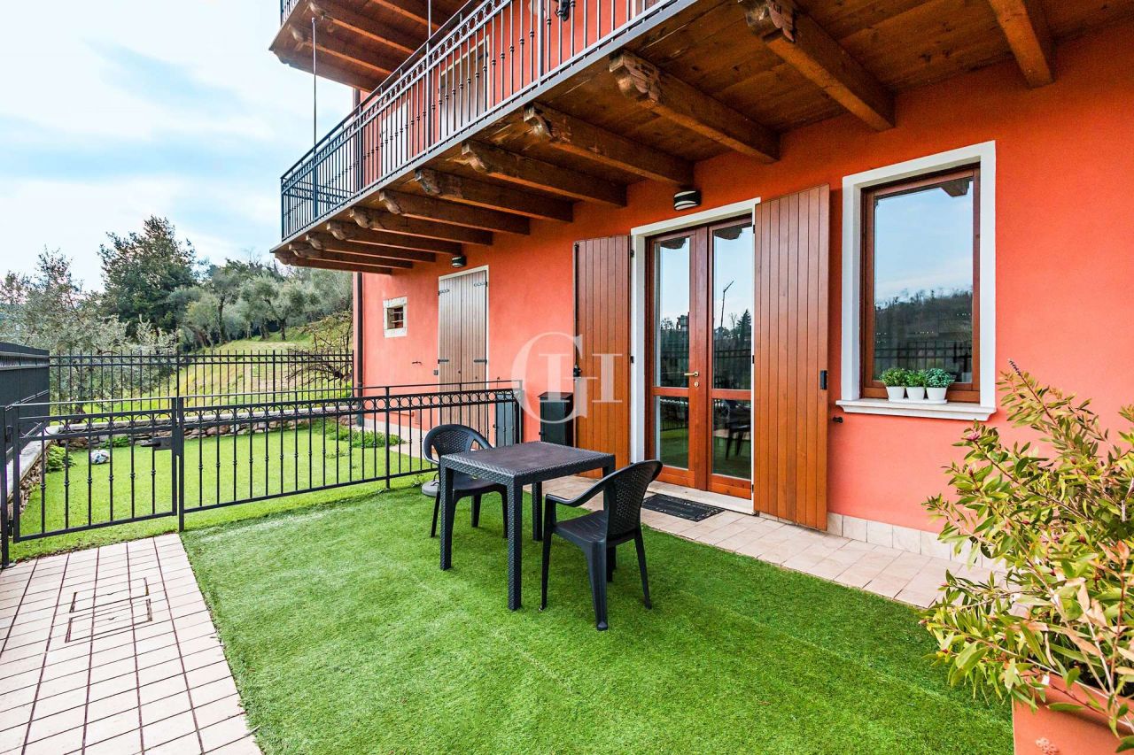 Апартаменты у озера Гарда, Италия, 50 м2 фото 3