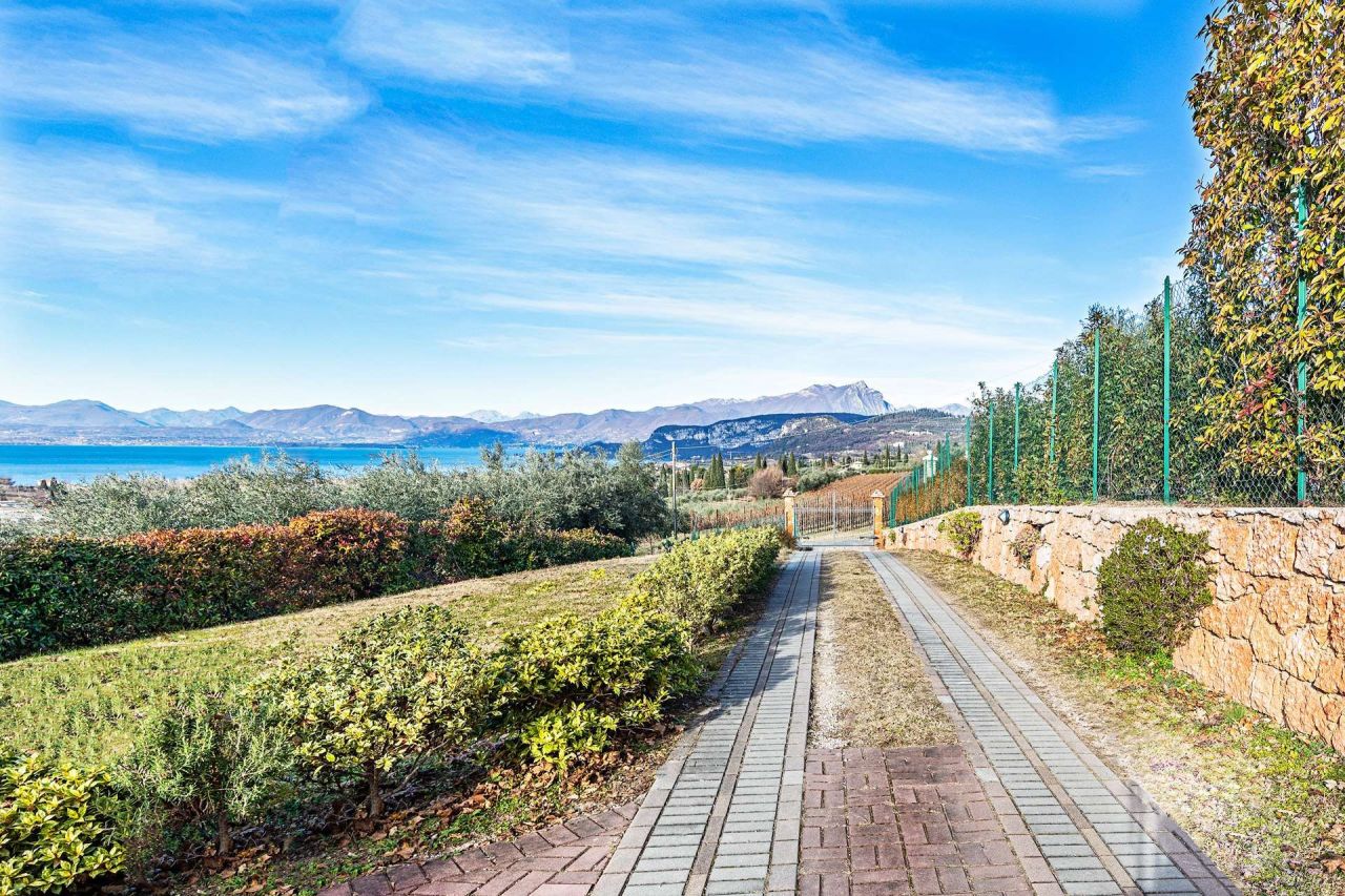Дом у озера Гарда, Италия, 276 м2 фото 4