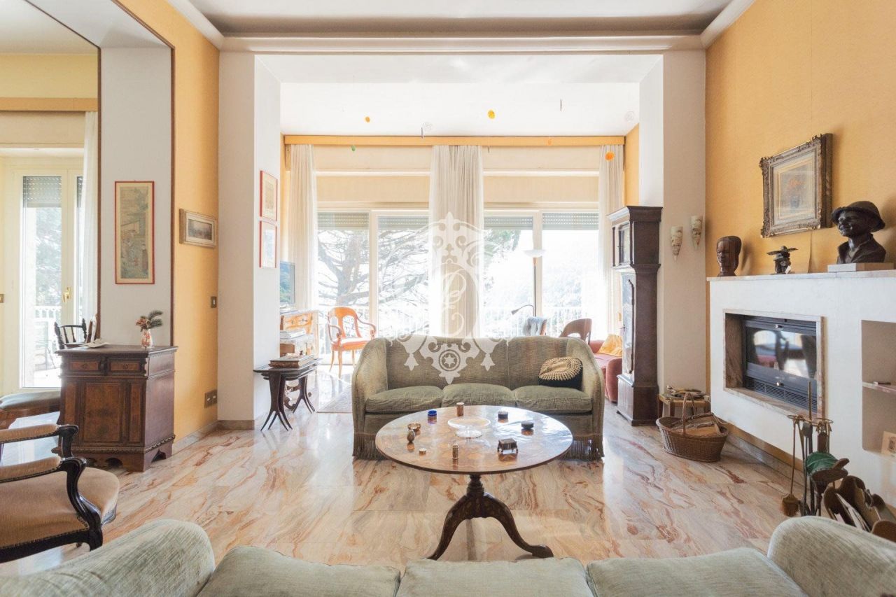 Вилла в Комо, Италия, 390 м2 фото 4