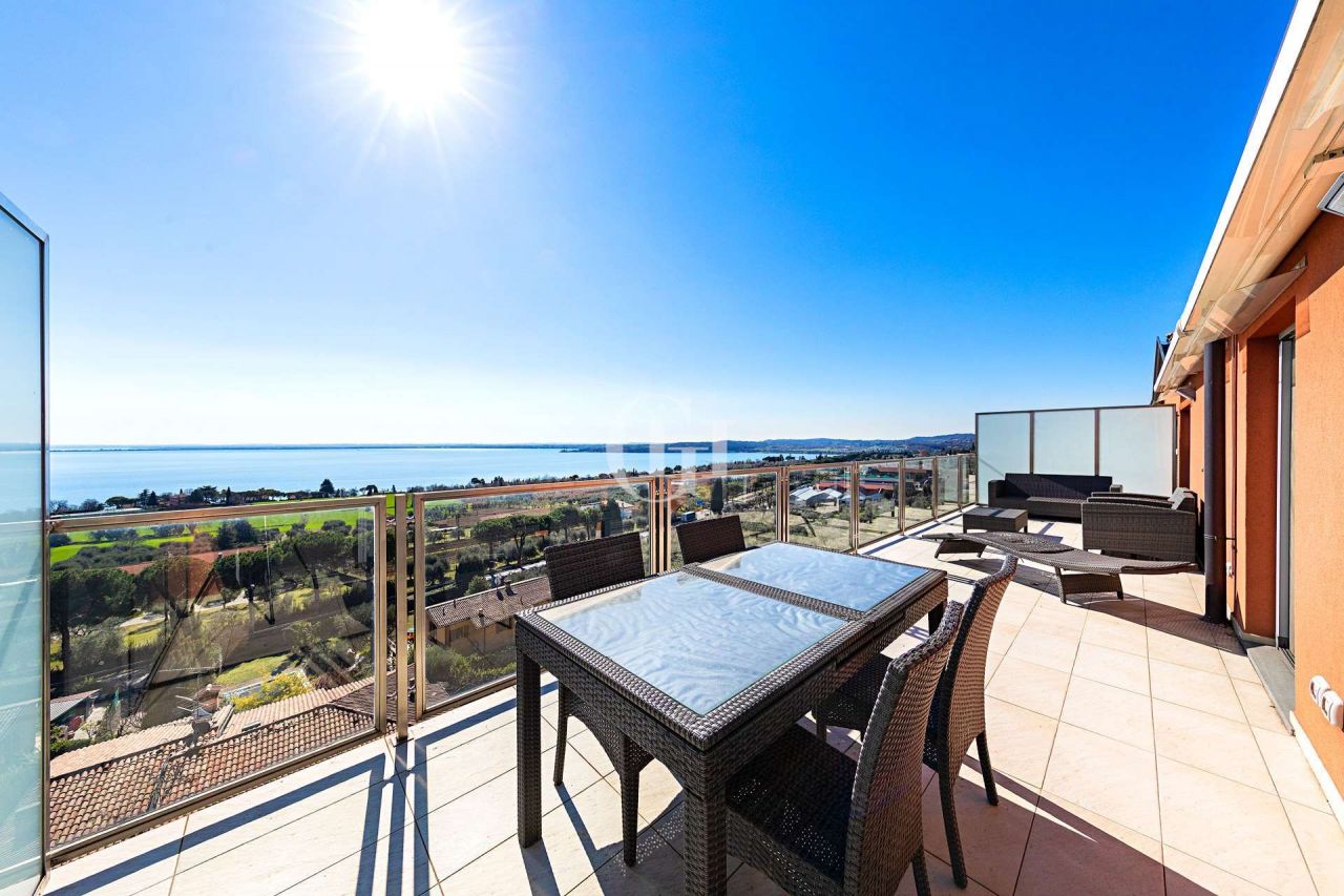 Пентхаус у озера Гарда, Италия, 90 м2 фото 3