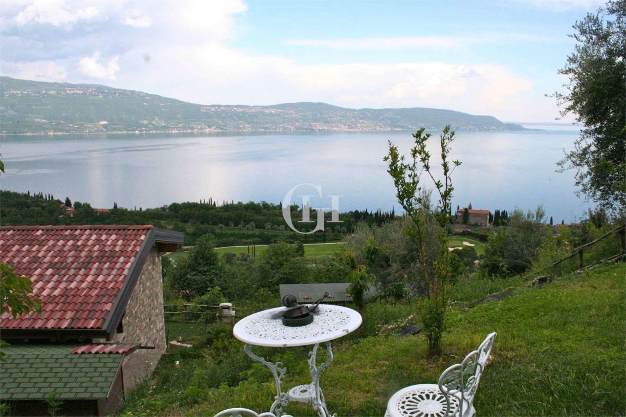 Вилла у озера Гарда, Италия, 200 м2 фото 1