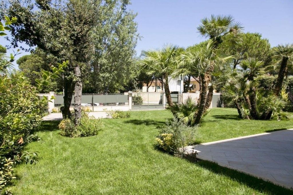 Вилла в Форте деи Марми, Италия, 300 м2 фото 2