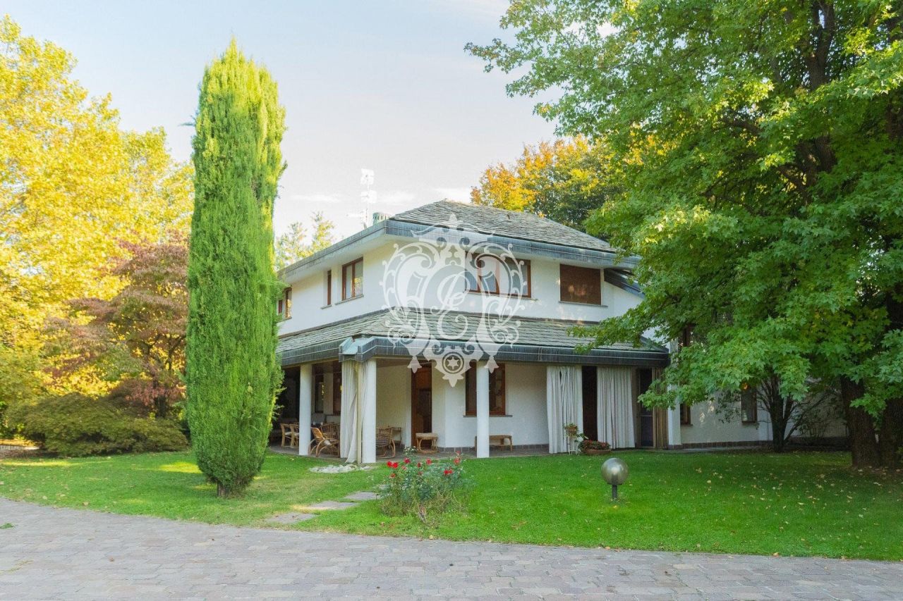 Вилла в Комо, Италия, 1 010 м2 фото 1