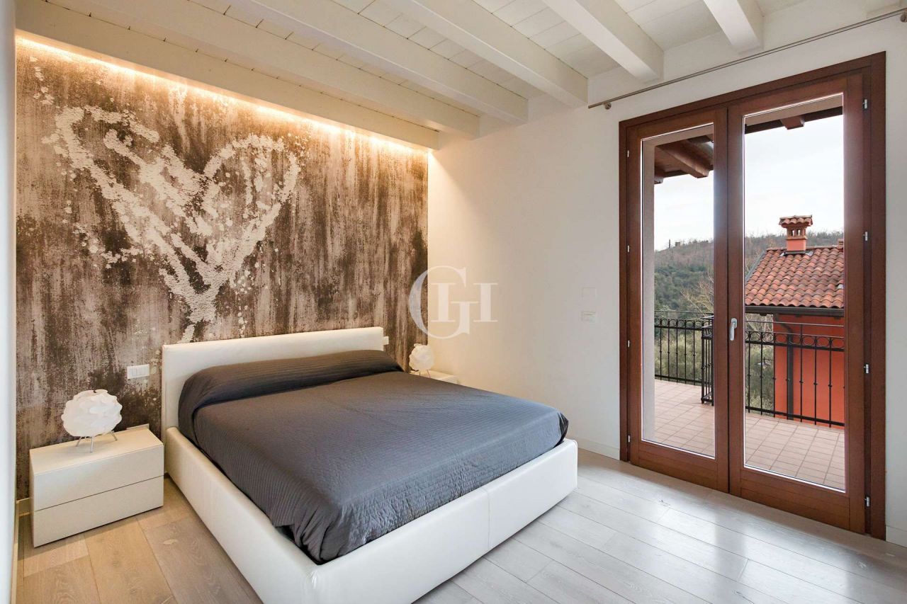 Апартаменты у озера Гарда, Италия, 72 м2 фото 4