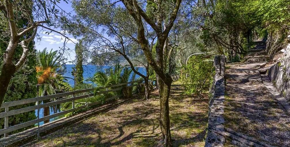 Вилла у озера Гарда, Италия, 750 м2 фото 3