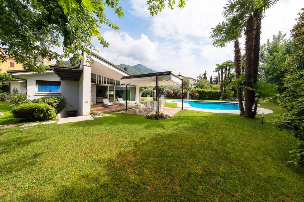 Вилла у озера Гарда, Италия, 600 м2 фото 3