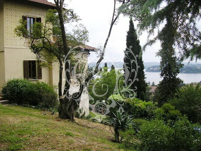 Вилла в Гавирате, Италия, 300 м2 фото 1
