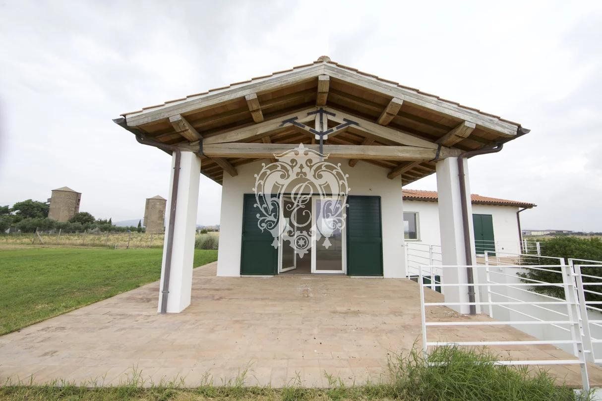 Вилла в Монтальто-ди-Кастро, Италия, 250 м2 фото 2