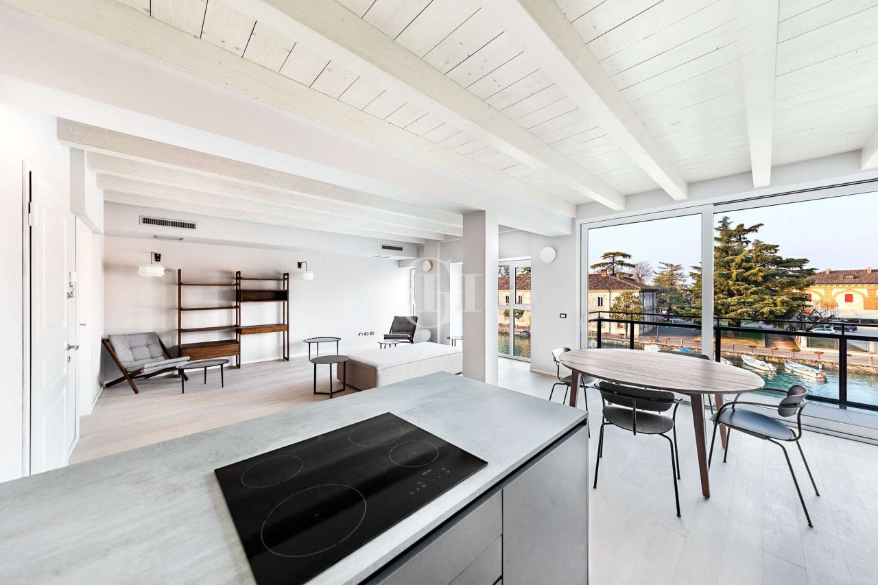 Апартаменты у озера Гарда, Италия, 130 м2 фото 3